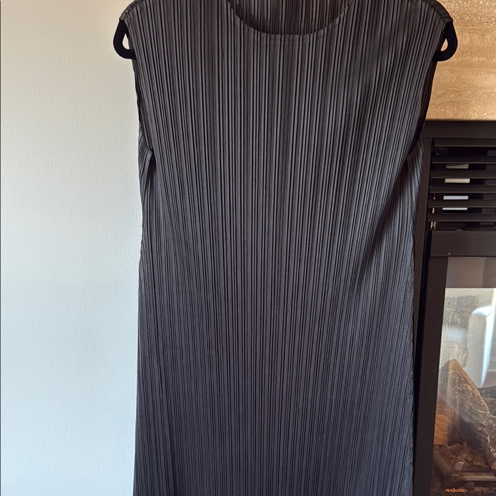 Elegant Black Sleeveless Dress